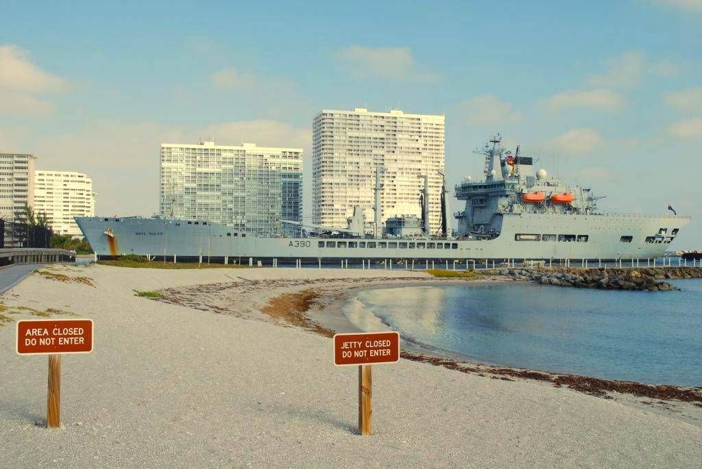 Wave Ruler
Entering Fort Lauderdale for Xmas.
SPJ
